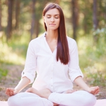 3 posturas de yoga que ajudam contra ansiedade e estresse