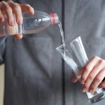 Beber gua: descubra os benefcios para a sade alm da hidratao